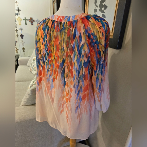 Fig and Flower:Multicolor Feather Print Women's Top - Picture 2 of 3